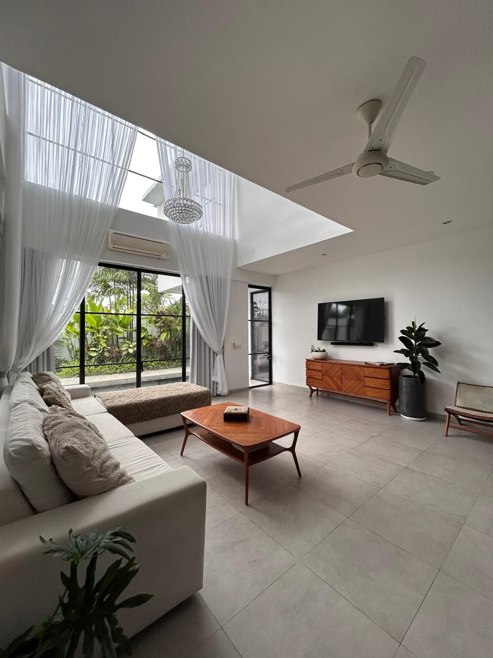 Exterior view of LUXURY & SPACIOUS 4-BEDROOM VILLA IN A SAFE & QUIET UMALAS NEIGHBORHOOD - Umalas