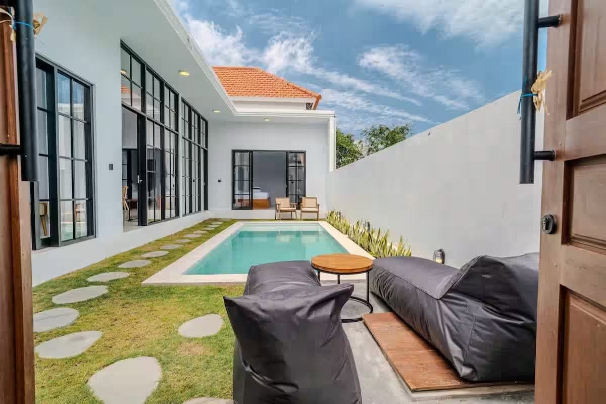 BRAND-NEW 3-BEDROOM MODERN VILLA SURROUNDED BY GREENERY IN PERERENAN - Pererenan - Image 1
