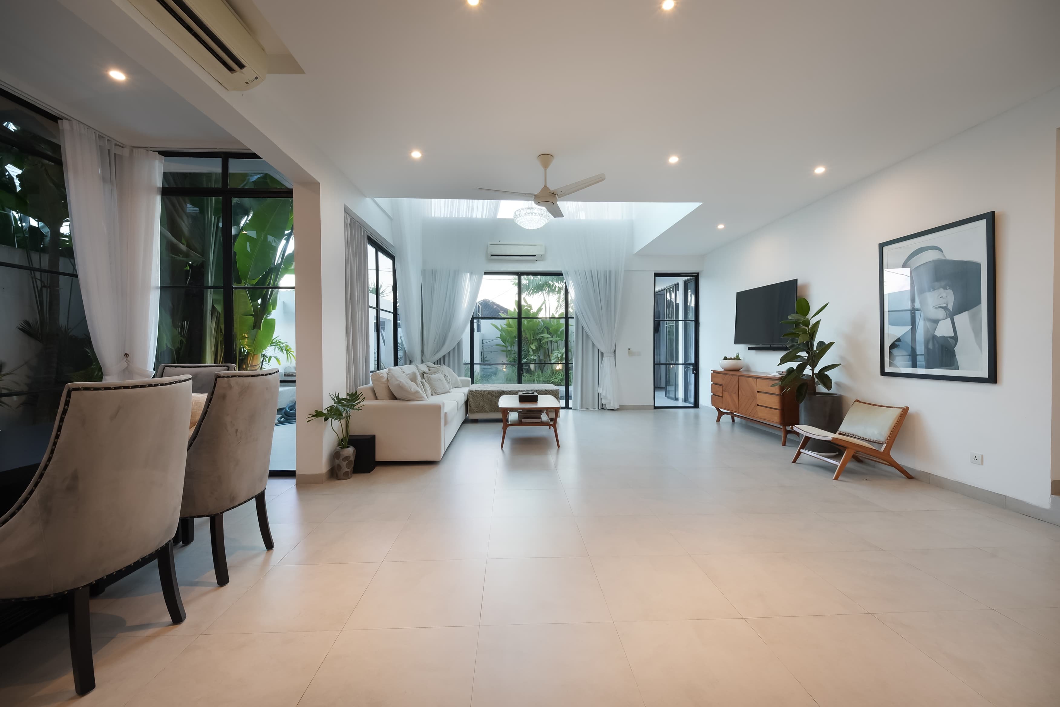 LUXURY & SPACIOUS 4-BEDROOM VILLA IN A SAFE & QUIET UMALAS NEIGHBORHOOD - Umalas - Image 1