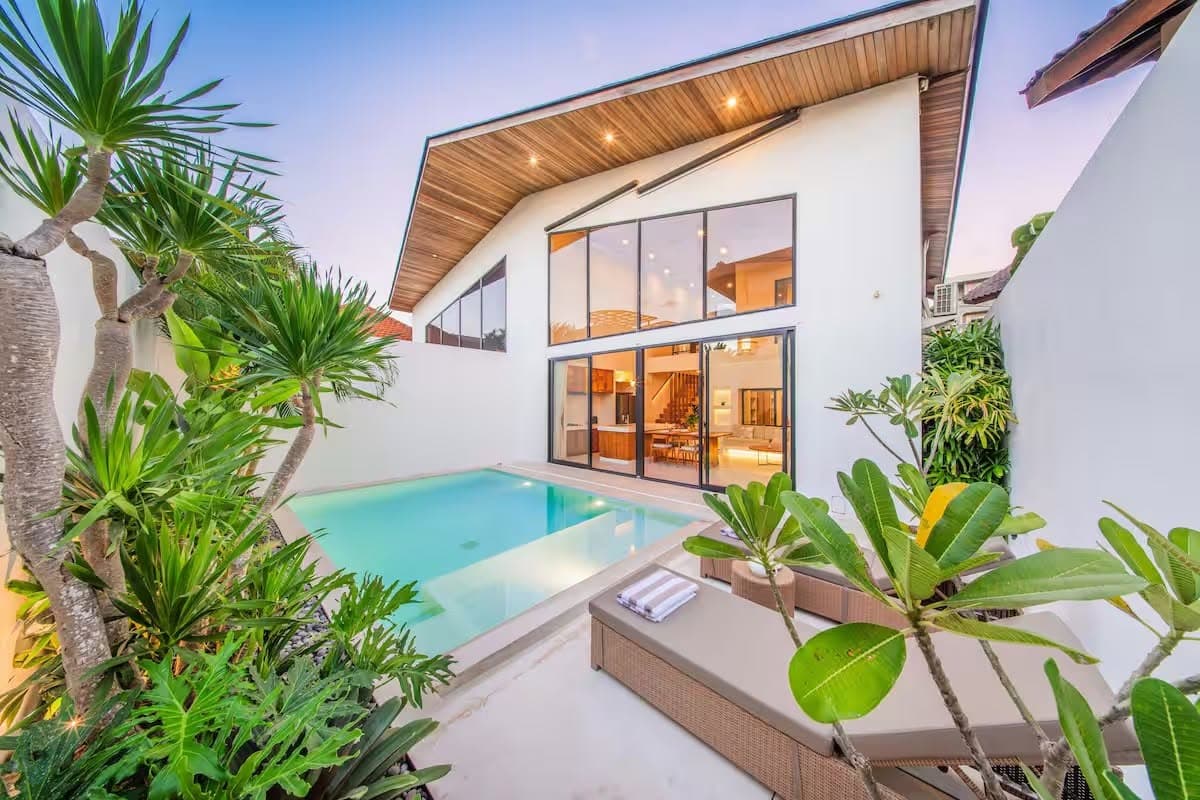 LUXURY & MODERN 2-BEDROOM BEACHSIDE VILLA IN PRIME CEMAGI - Image 1