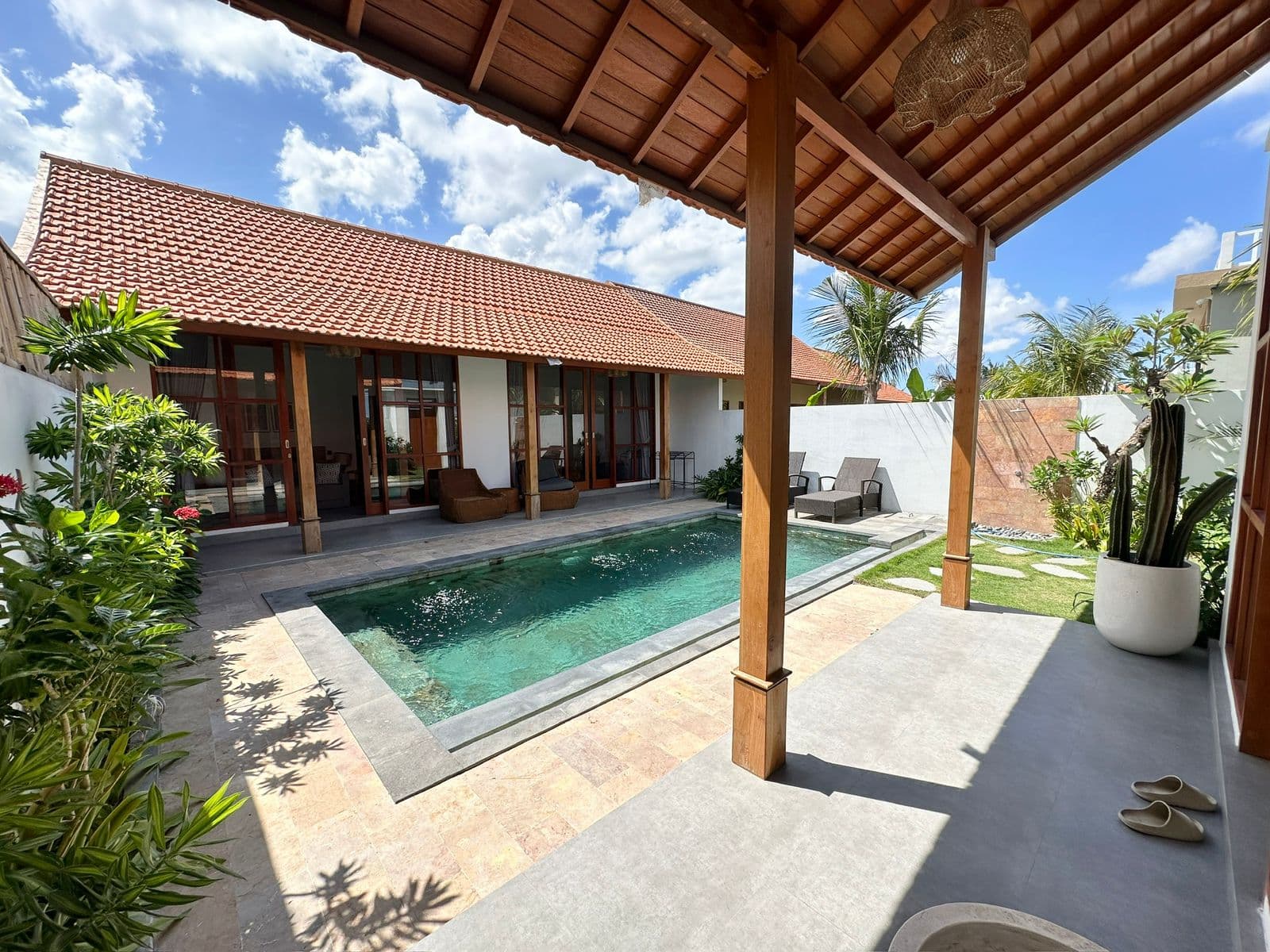 RELAXING & HOMIE 2-BEDROOM VILLA SURROUNDED BY RICE FIELDS IN PRIME PERERENAN - PANTAI LIMA - Image 1