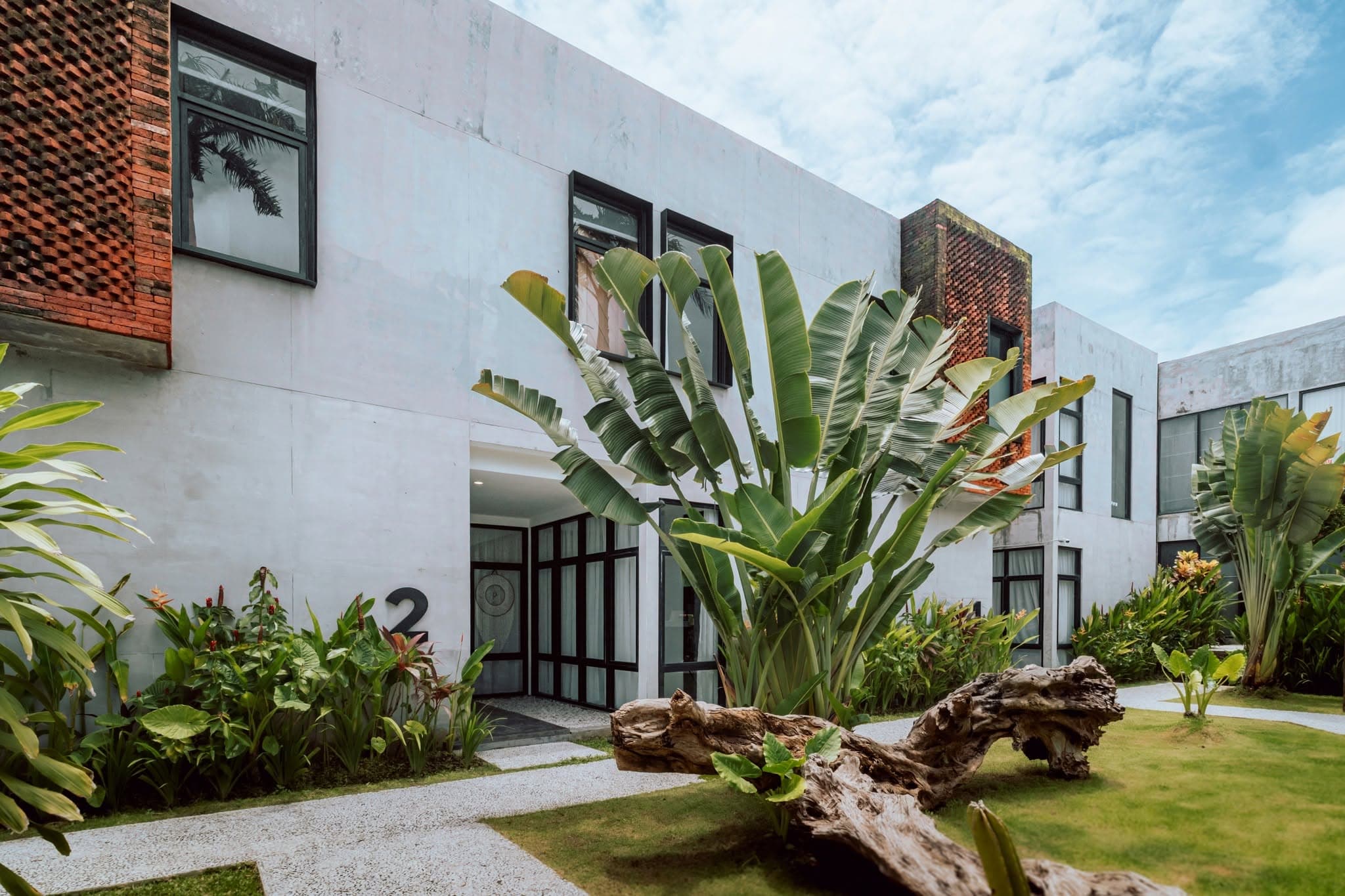 Exterior view of SPACIOUS 3-BEDROOM TROPICAL MODERN VILLA IN UMALAS