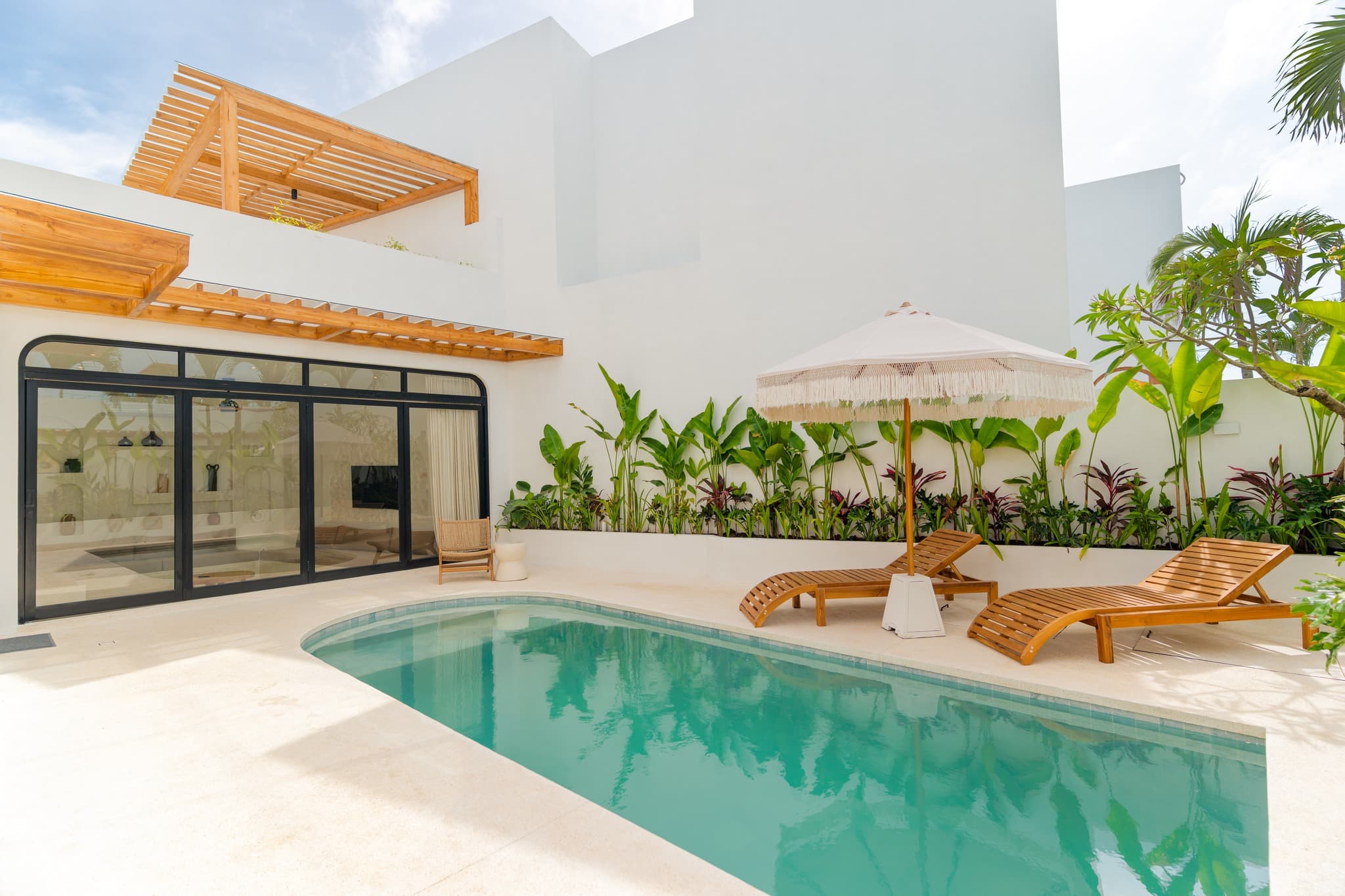 3BR VILLA IN PERERENAN – BEACHSIDE - Image 1