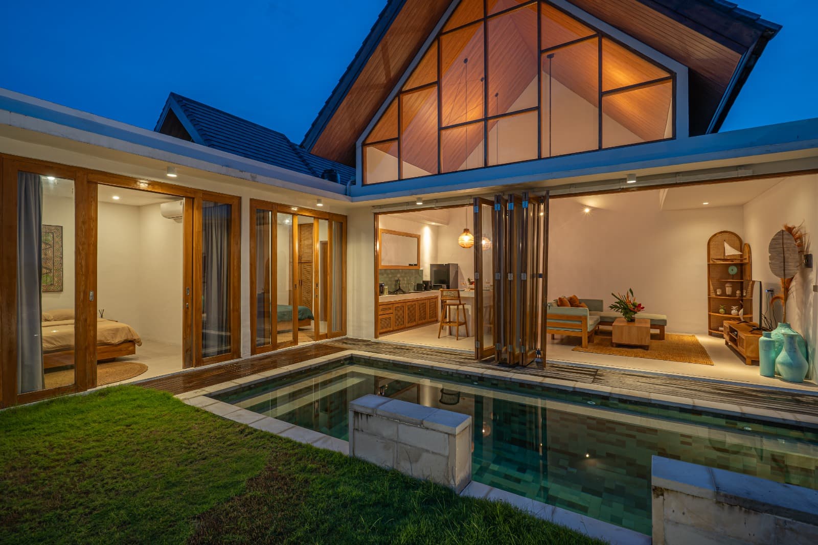 CHARMING 2-BEDROOM TROPICAL VILLA WITH PRIVATE GARDEN in Kerobokan - Image 1