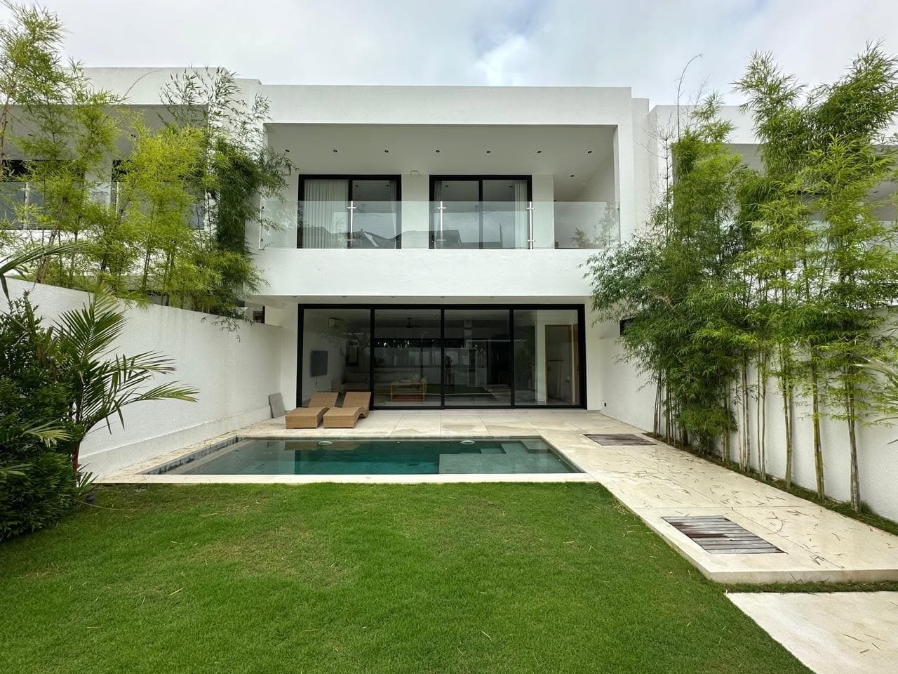2-Bedroom Modern Big Garden Villa In Tumbak Bayuh - Image 1